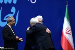 ظریف در آغوش روحانی/ عکس