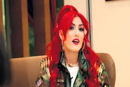 یک دختر خواننده در فهرست مرگ داعش/عکس