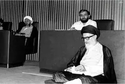 تصویری از آیت‌الله طالقانی که در تاریخ ماندگار شد