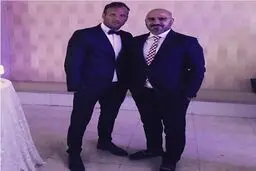 محسن بنگر در کنار مدیر برنامه هایش/ عکس