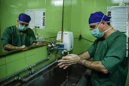 تومور 12 کیلویی در شکم یک زن/ تصاویر