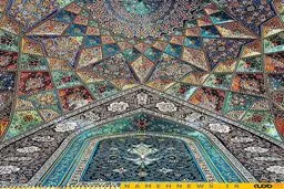 تلفیق شگفت انگیز رنگ و نور در سقف مسجد آقا بزرگ كاشان / عکس