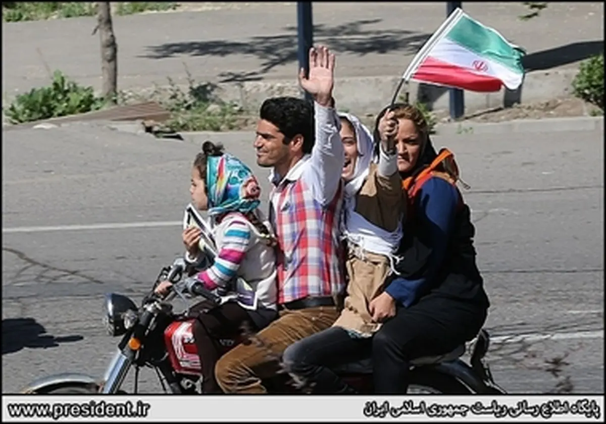 استقبال پور شور مردم تبریز از دکتر روحانی به روایت تصویر