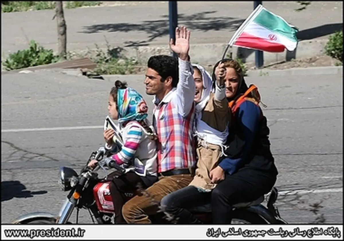 استقبال پور شور مردم تبریز از دکتر روحانی به روایت تصویر