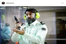 فوتبالیست سابق کشورمان اسلحه بدست گرفت!/عکس