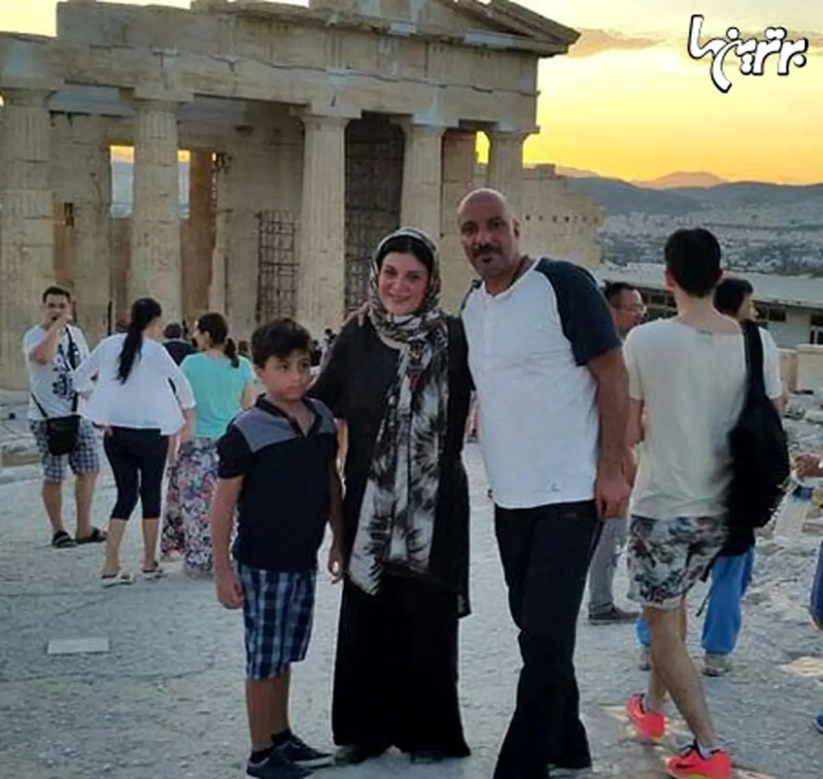 آقای بازیگر و خانواده‎اش در یونان/عکس