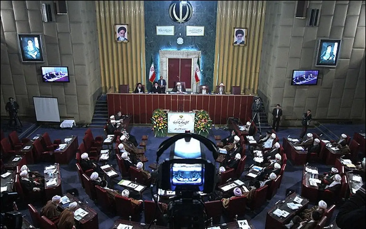 چه کسانی انتخابات رئیس مجلس خبرگان را سیاسی کردند؟/ همه نگاه‌ها به سوی «سیَد» خبرگان