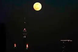 تصاویر ابرماه یاماه صورتی در ایران