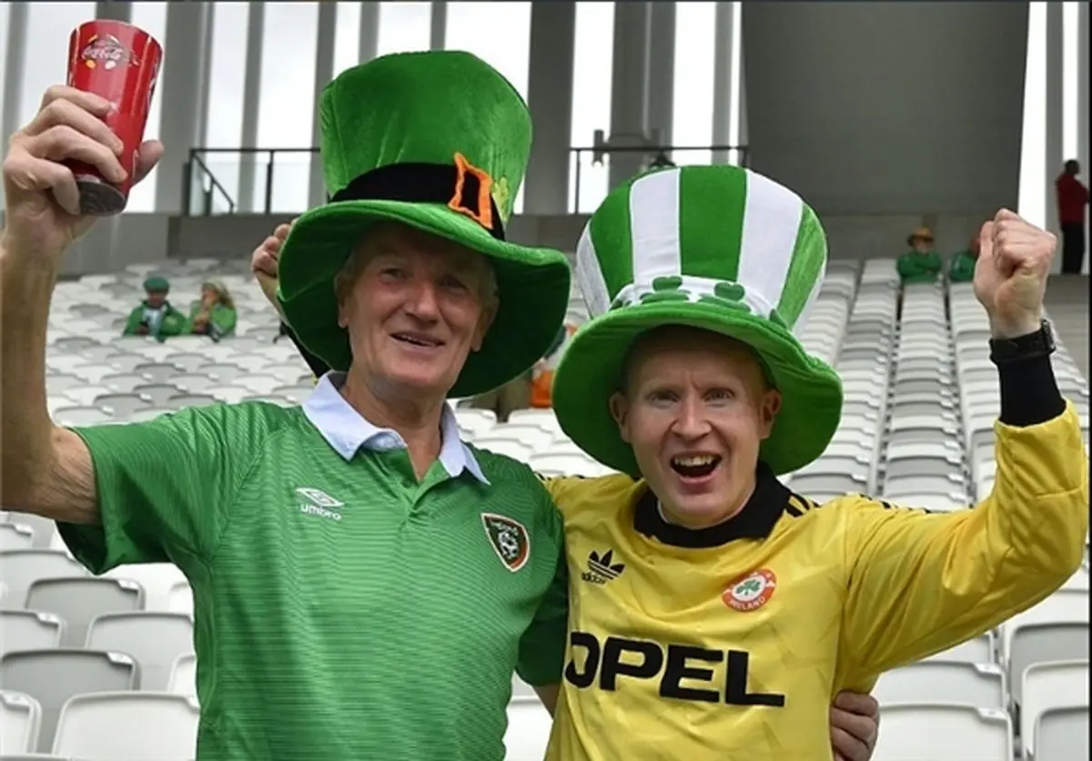 پوشش جالب هواداران ایرلند و بلژیک حاضر در ورزشگاه بوردو+تصاویر