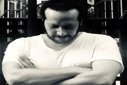وقتی دنیا برای سینا حجازی کوچک می‌شود/عکس