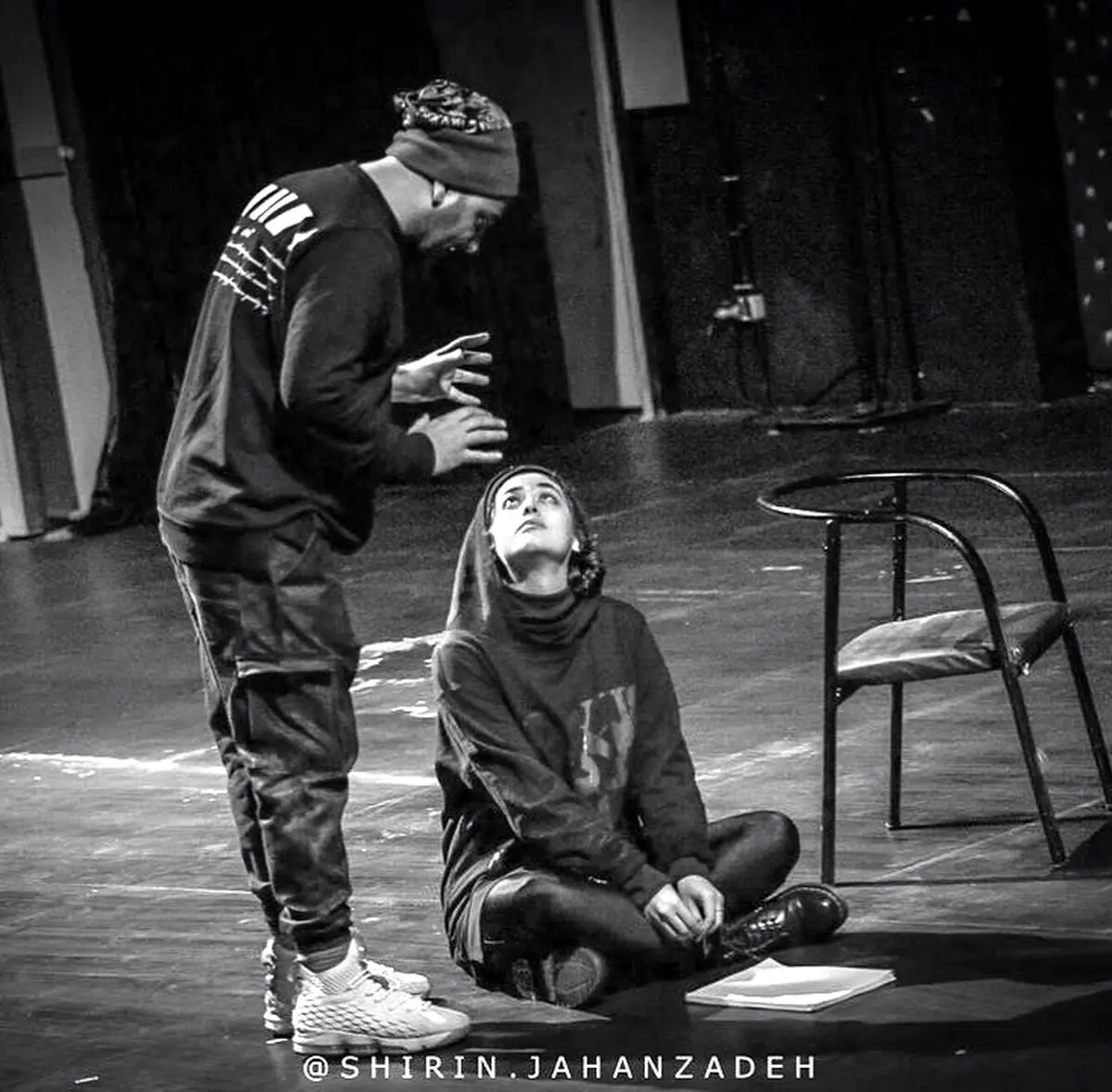 عکس ریحانه پارسا در نمایی از یک تئاتر