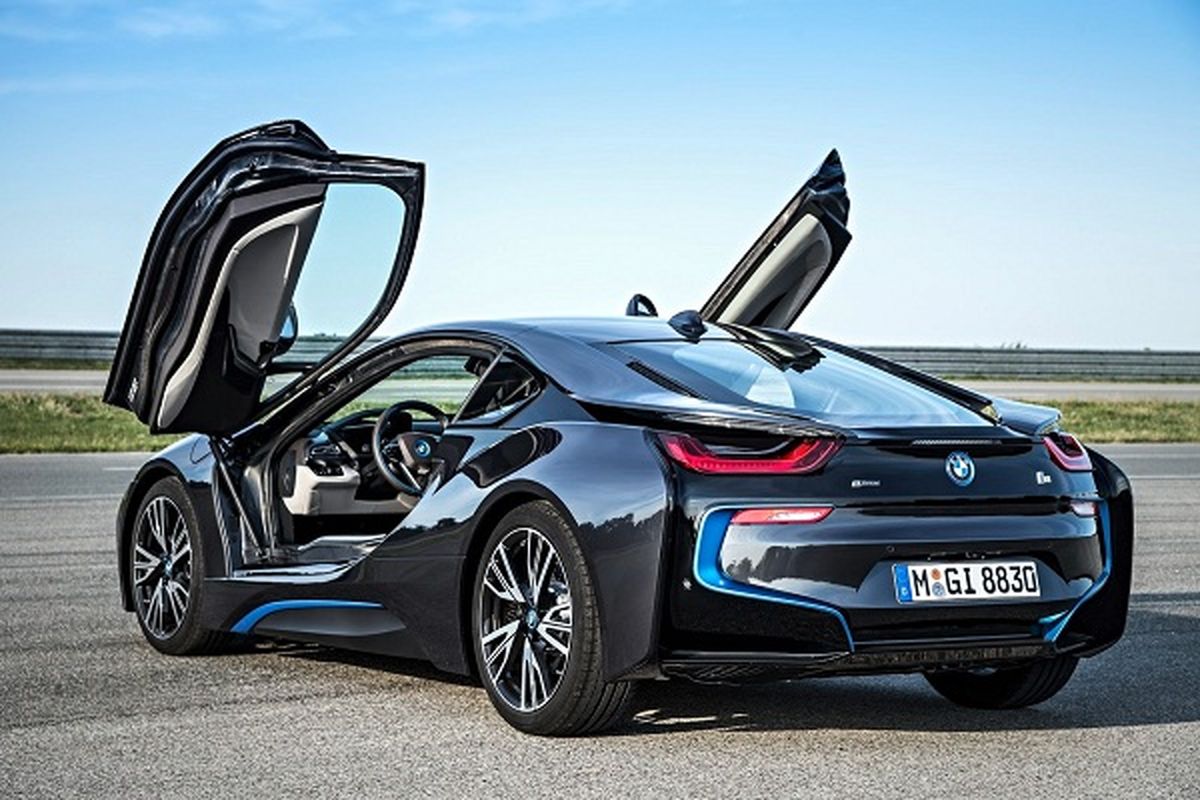 خودروی رویایی BMW i8 قیمت گذاری شد