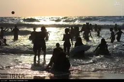 افزایش دما و پناه بردن مردم غزه و رام الله به دریا/تصاویر