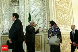 تذکر ظریف به حجاب دیپلمات انگلیسی/ عکس