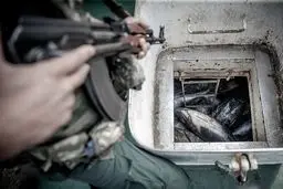 تصاویر: توقیف کشتی با 700 تُن ماهی صید شده غیرقانونی