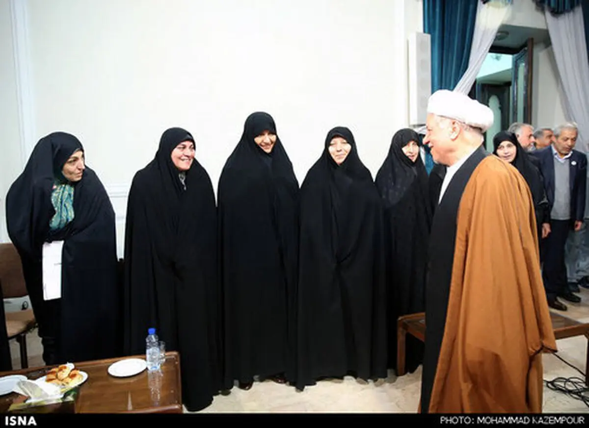 دیدار نامزدهای اصلاح‌طلب و اعتدال‌گرا با آیت‌الله هاشمی‌رفسنجانی/تصاویر