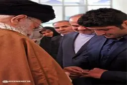 رهبر انقلاب انگشترش را به علیرضا کریمی اهدا کرد/عکس