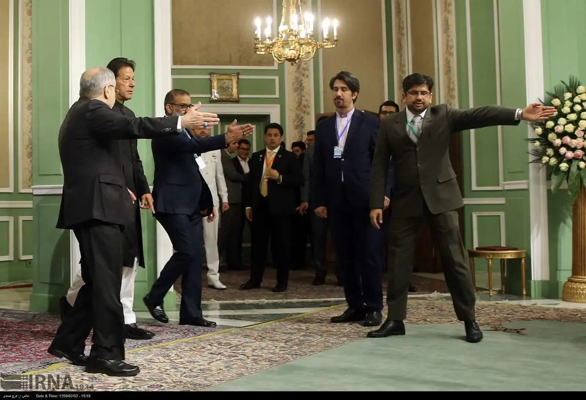 عکس: هدایت عمران خان به میز مذاکره با ایران!