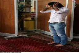 فرهاد مجیدی در حال نماز خواندن+عکس