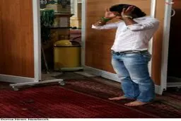 فرهاد مجیدی در حال نماز خواندن+عکس