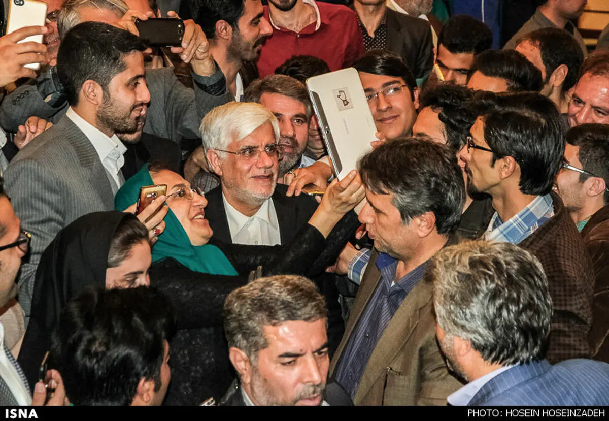 سلفی با مرد شماره یک انتخابات تهران!/ عکس