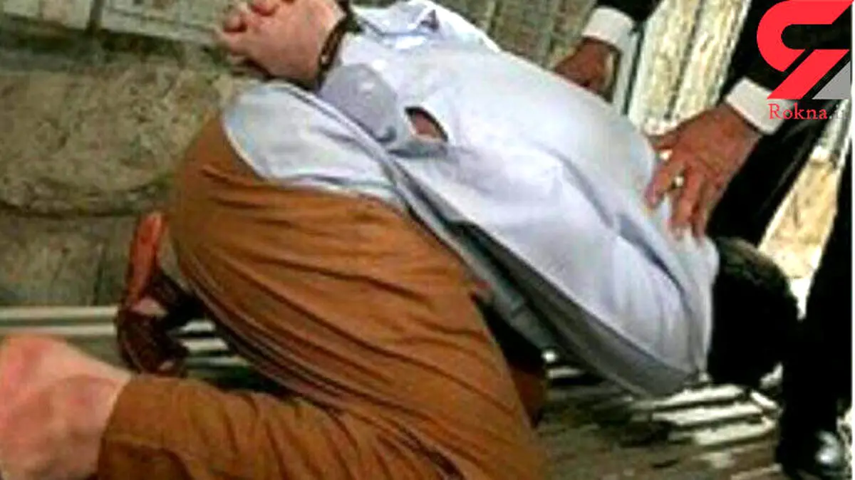 تصویر بوسه قاتل کلاردشتی بر پای اولیای دم / نجات از چوبه دار در لحظات آخر+عکس