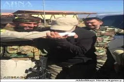 بوسۀ فرمانده حشد شعبی به دست «ابوعزرائیل» / عکس