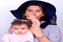 دستبوسی فریبا نادری از دخترش! + عکس