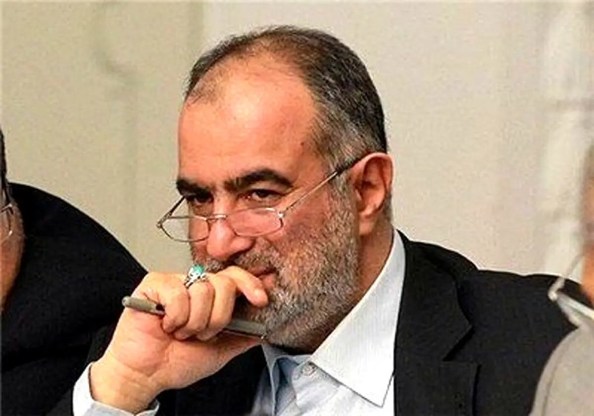 توییت حسام‌الدین آشنا درباره قدم زدن و گفت‌وگوی روحانی و پوتین