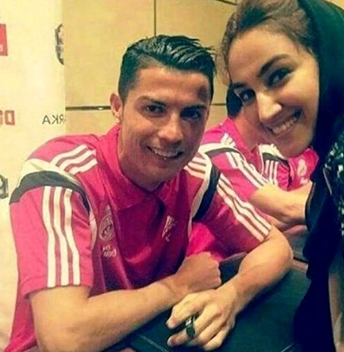 سلفی دختر محجبه ایرانی با کریس رونالدو+ عکس