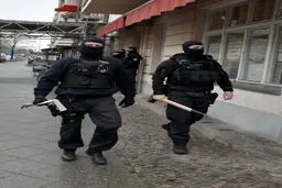 بازرسی مسجدی در برلین توسط پلیس آلمان/ عکس