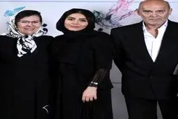 آزاده زارعی در کنار جمشید هاشم پور و همسرش