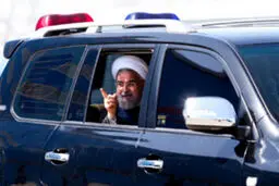خودروی متفاوت روحانی در روز کارگر/ تصاویر