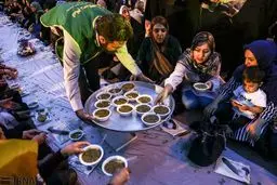 عکس/ افطاری خیابانی در میدان فرهنگ یوسف آباد