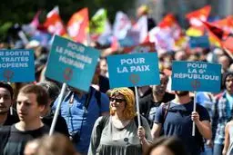 تصاویری از اعتراض گسترده به سیاست‌های مکرون در فرانسه