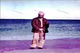 عکس‌ دیده‌‌‌نشده‌ از رهبری‌ در ساحل‌ دریا