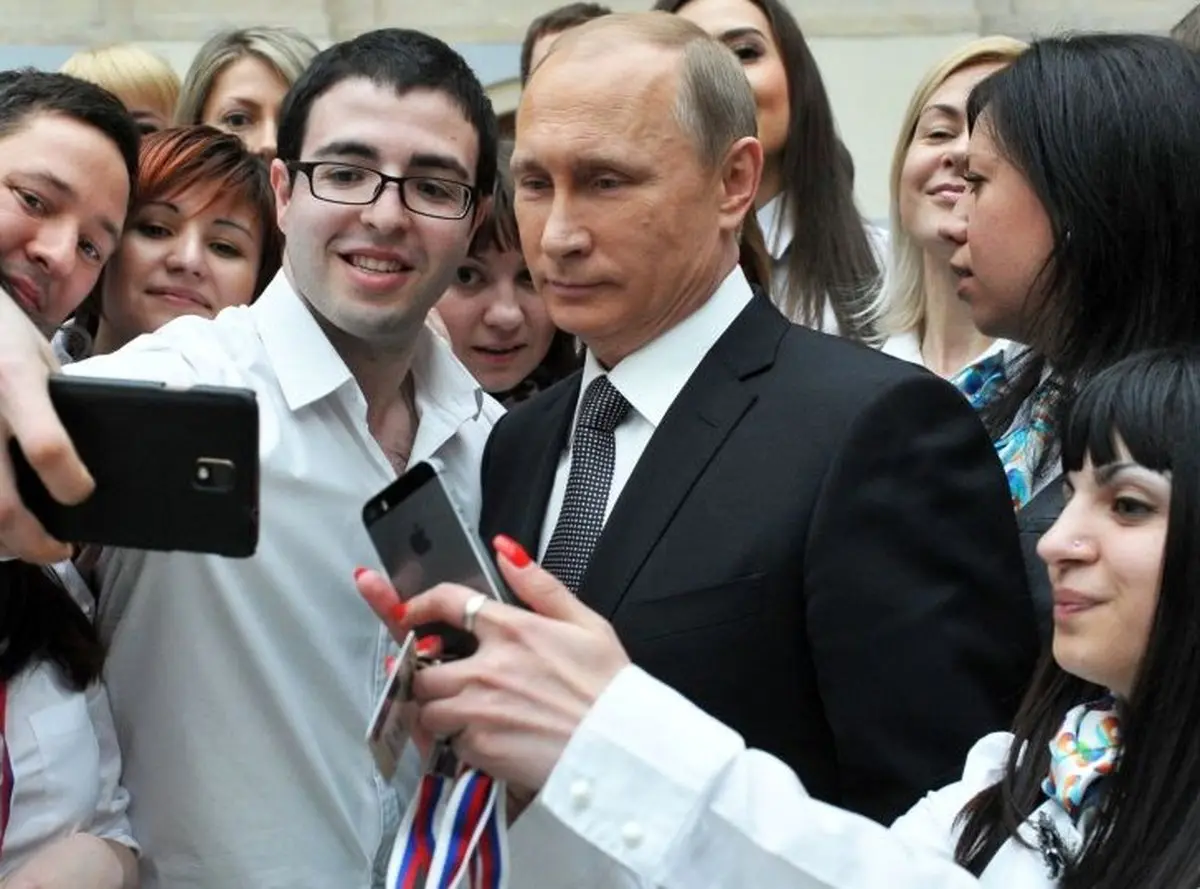 کرونا در روسیه و رفتار عادی رئیس‌جمهور! / چرا پوتین هیچ یک از برنامه هایش را تغییر نداده؟ + عکس