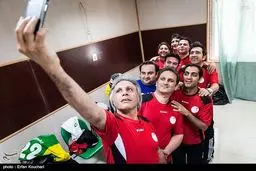 سلفی عمو فیتیله‌ای‌ها/ عکس