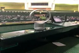 روحانی، پنکه اش را هم به مجلس بُرد! / تصاویر