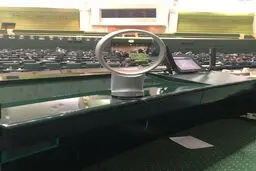 روحانی، پنکه اش را هم به مجلس بُرد! / تصاویر