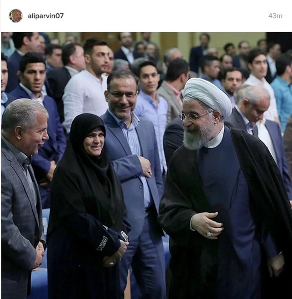 خوش و بش روحانی با علی پروین/ عکس