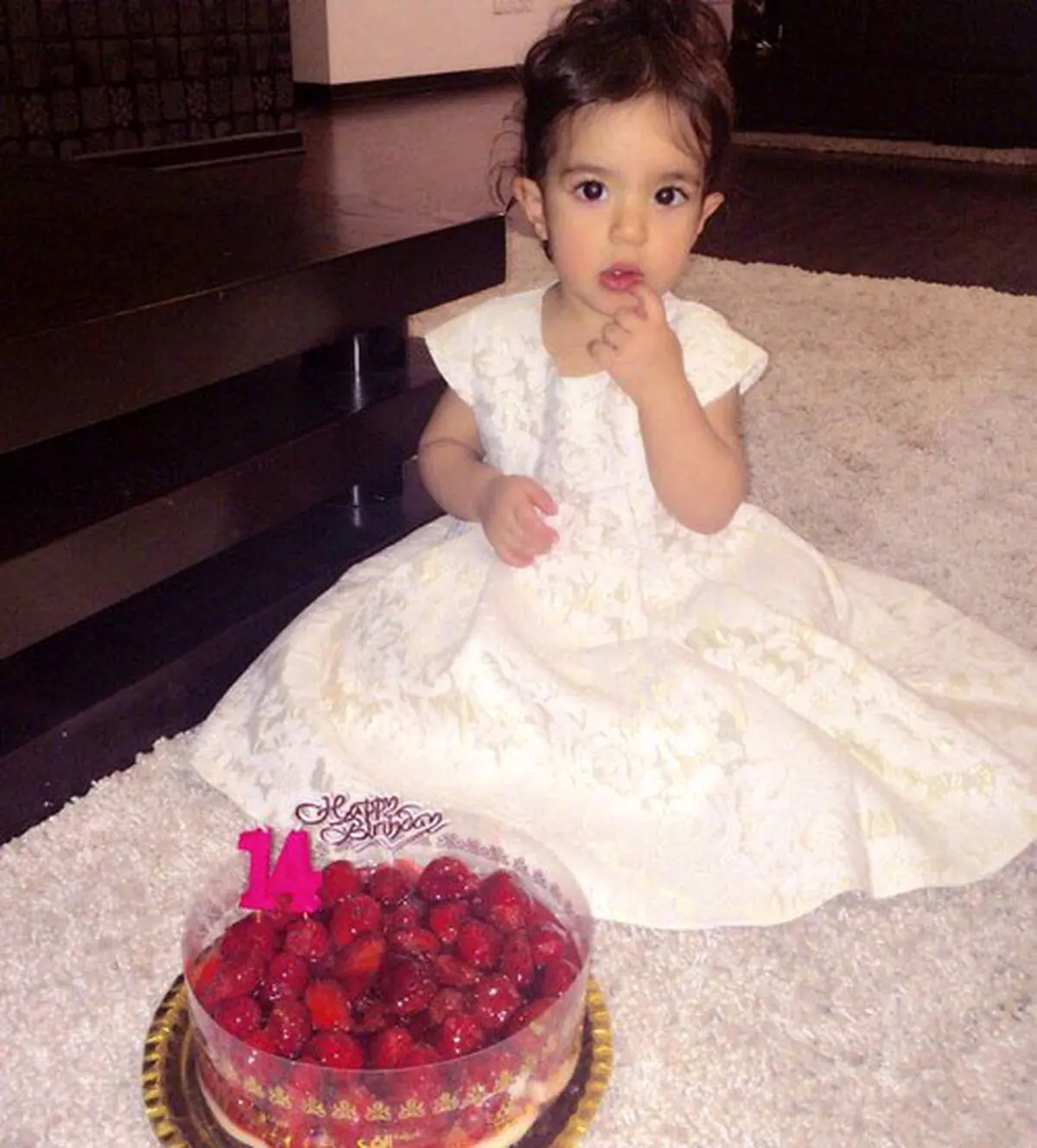 تصویر جدید دختر رضا صادقی به مناسبت ١٤ ماهگي اش