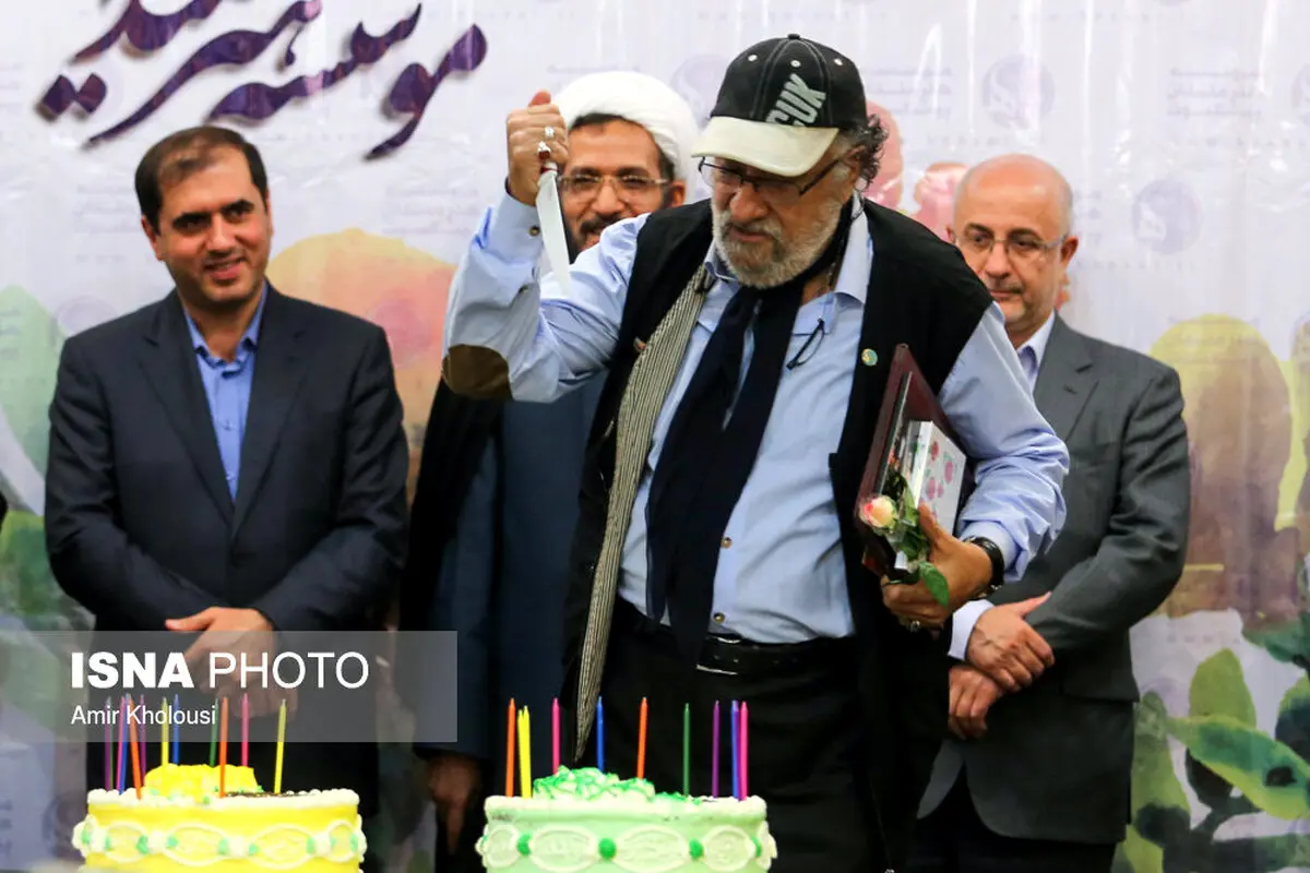 بریدن کیک به سبک داریوش ارجمند!/عکس