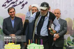 بریدن کیک به سبک داریوش ارجمند!/عکس