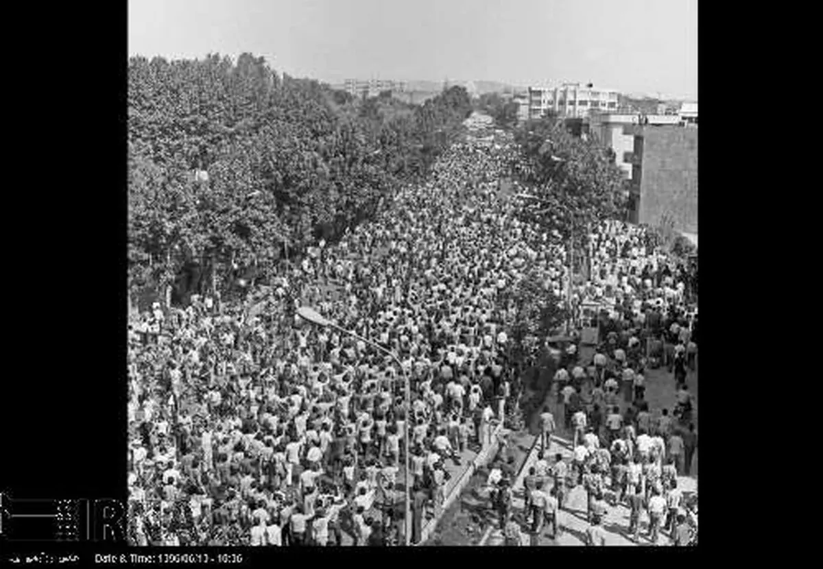 تصاویر کمتر دیده شده از راهپیمایی گسترده مردم تهران علیه رژیم پهلوی