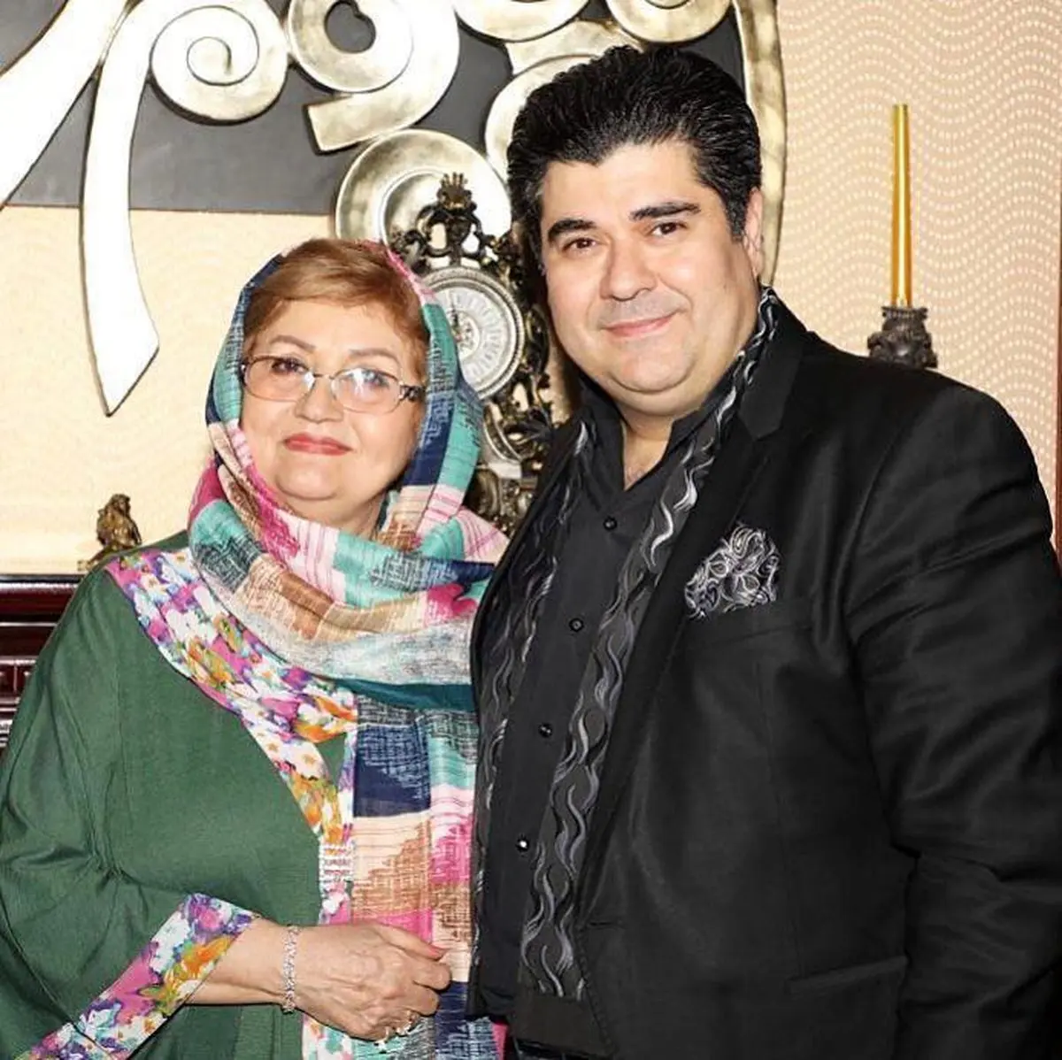 تصویری از سالار عقیلی و مادرش در روز تولد آقای خواننده