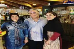 عکسی از آقای بازیگر معروف در کنار دخترانش