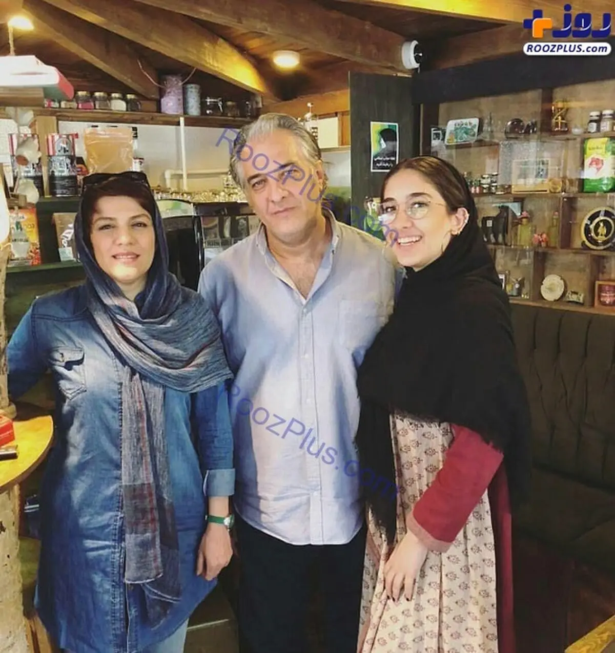 عکسی از آقای بازیگر معروف در کنار دخترانش