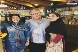 عکسی از آقای بازیگر معروف در کنار دخترانش