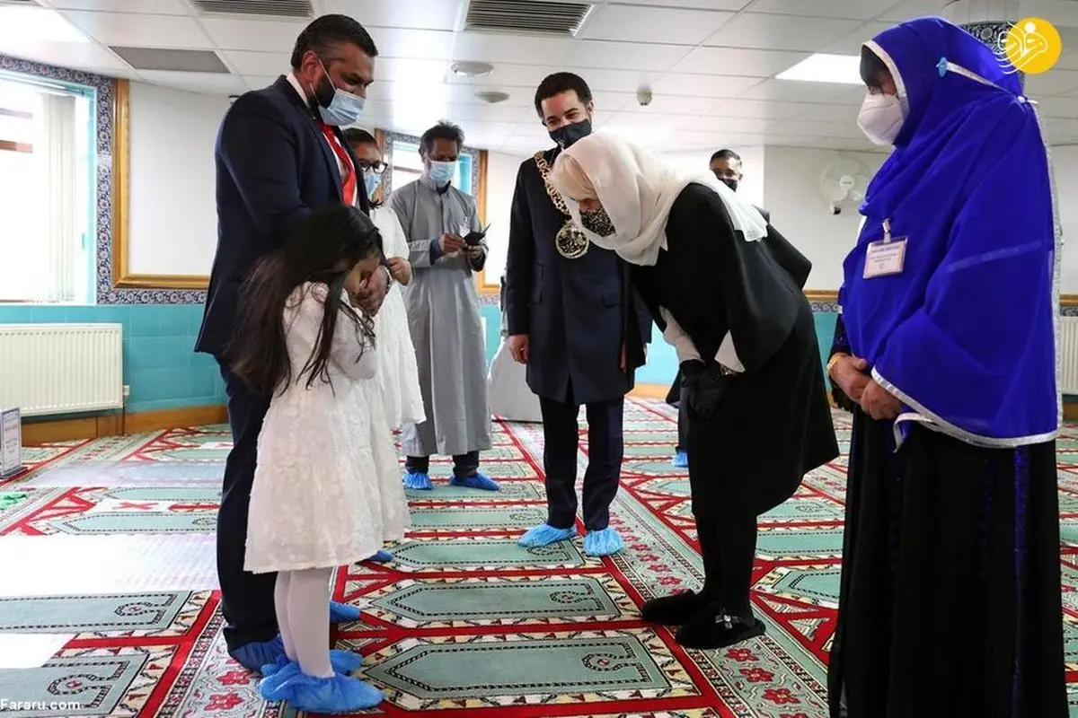 تصاویر دیده نشده از حجاب دوشس کورنوال، همسر ولیعهد انگلیس در مسجد